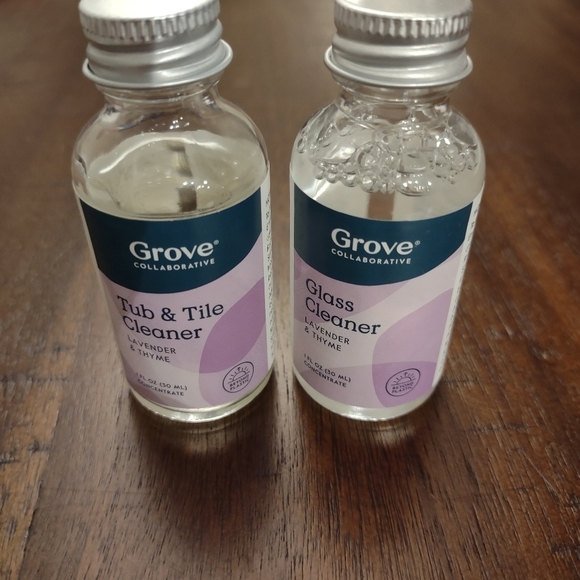𝅺NWT Grove concentrated Tub and tile cleaner & Glass cleaner. - Picture 1 of 2